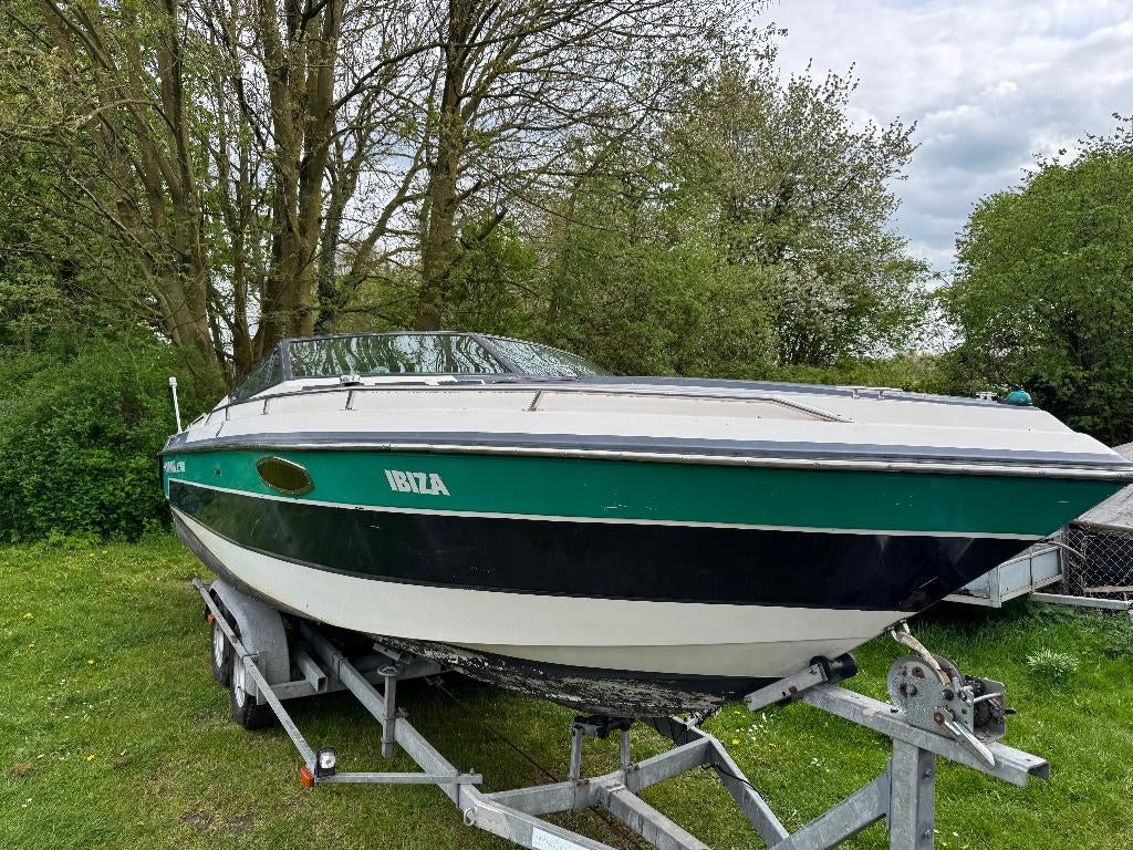 Chaparral Speedboot V8 50 km/u inclusief trailer, Watersport en Boten, Ophalen, Gebruikt, Binnenboordmotor, 6 meter of meer