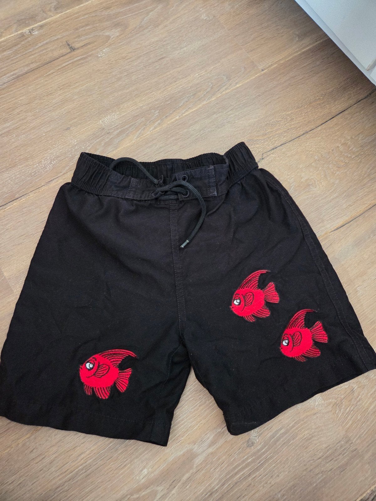Mini Rodini zwembroek maat 116/122 zwart met vissen, Mini rodini, Maat 116, UV-zwemkleding, Ophalen of Verzenden