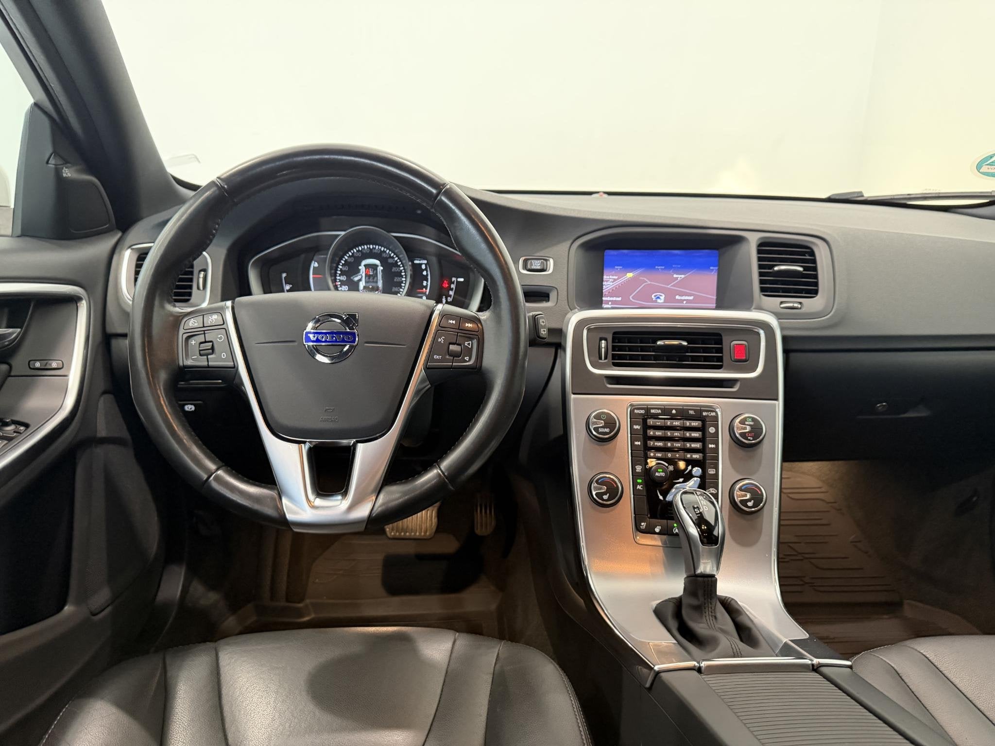Volvo V60 1.5 T3 Summum | Trekhaak | Leder | Stoel- & Stuurv, Auto's, 4 cilinders, Met garantie (alle), Wit, Leder