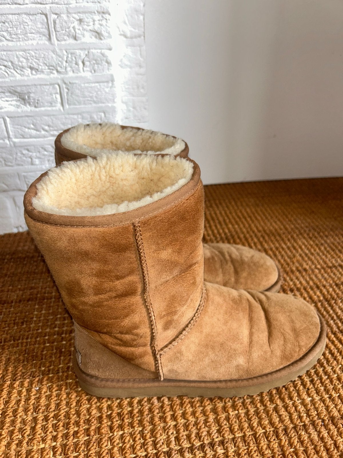 UGG Classic Short - maat 42, Kleding | Dames, Schoenen, Ophalen of Verzenden, Gedragen, Bruin, Lage of Enkellaarzen