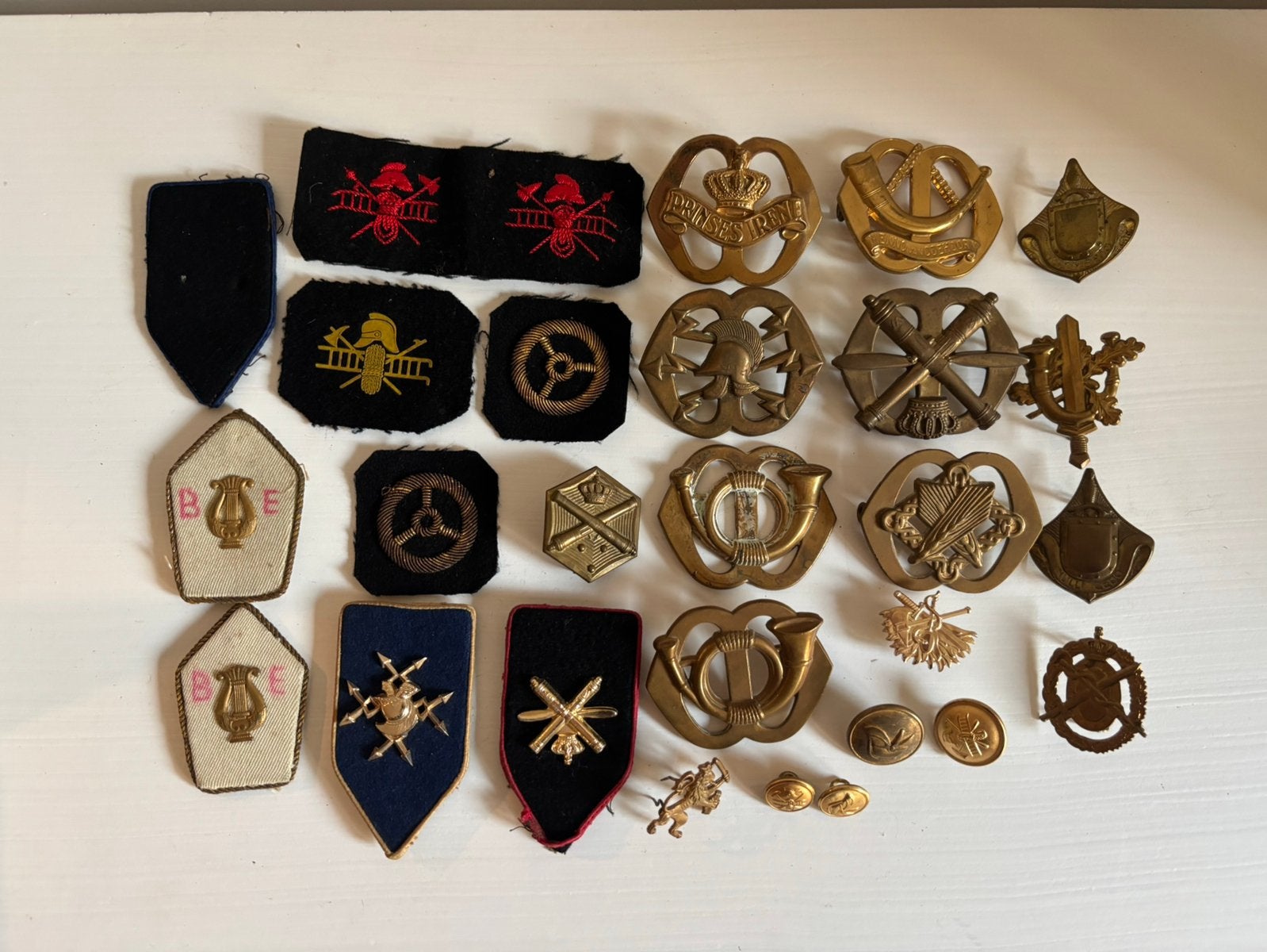 Partij Nederlandse militaire emblemen en uniforminsignes, Ophalen of Verzenden, Nederland, Embleem of Badge