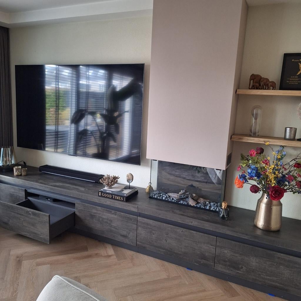Modern TV-meubel met geïntegreerde sfeerhaard, Huis en Inrichting, Kasten | Televisiemeubels, Ophalen, Gebruikt, Modern, Industrieel
