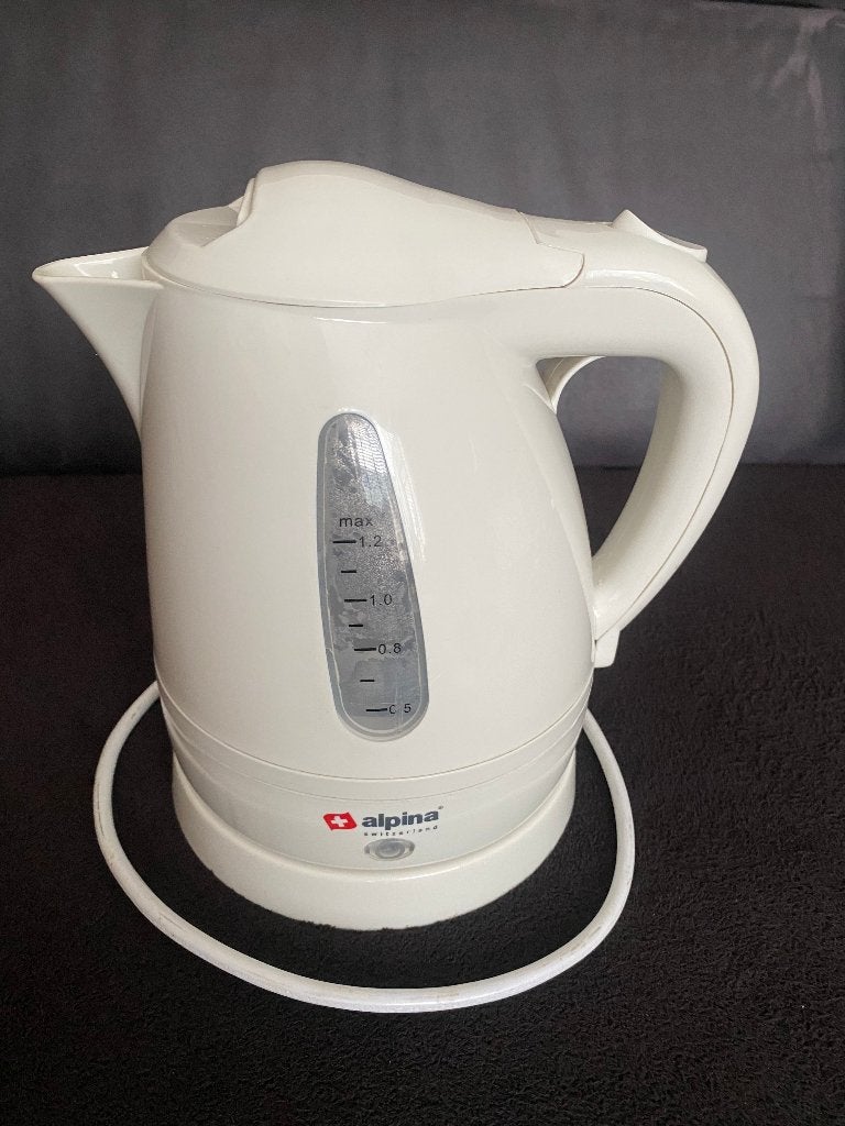 Alpina waterkoker (Zwitserland), wit, 1,2 l, 1 tot 2 liter, Ophalen of Verzenden, Zo goed als nieuw, Draadloos