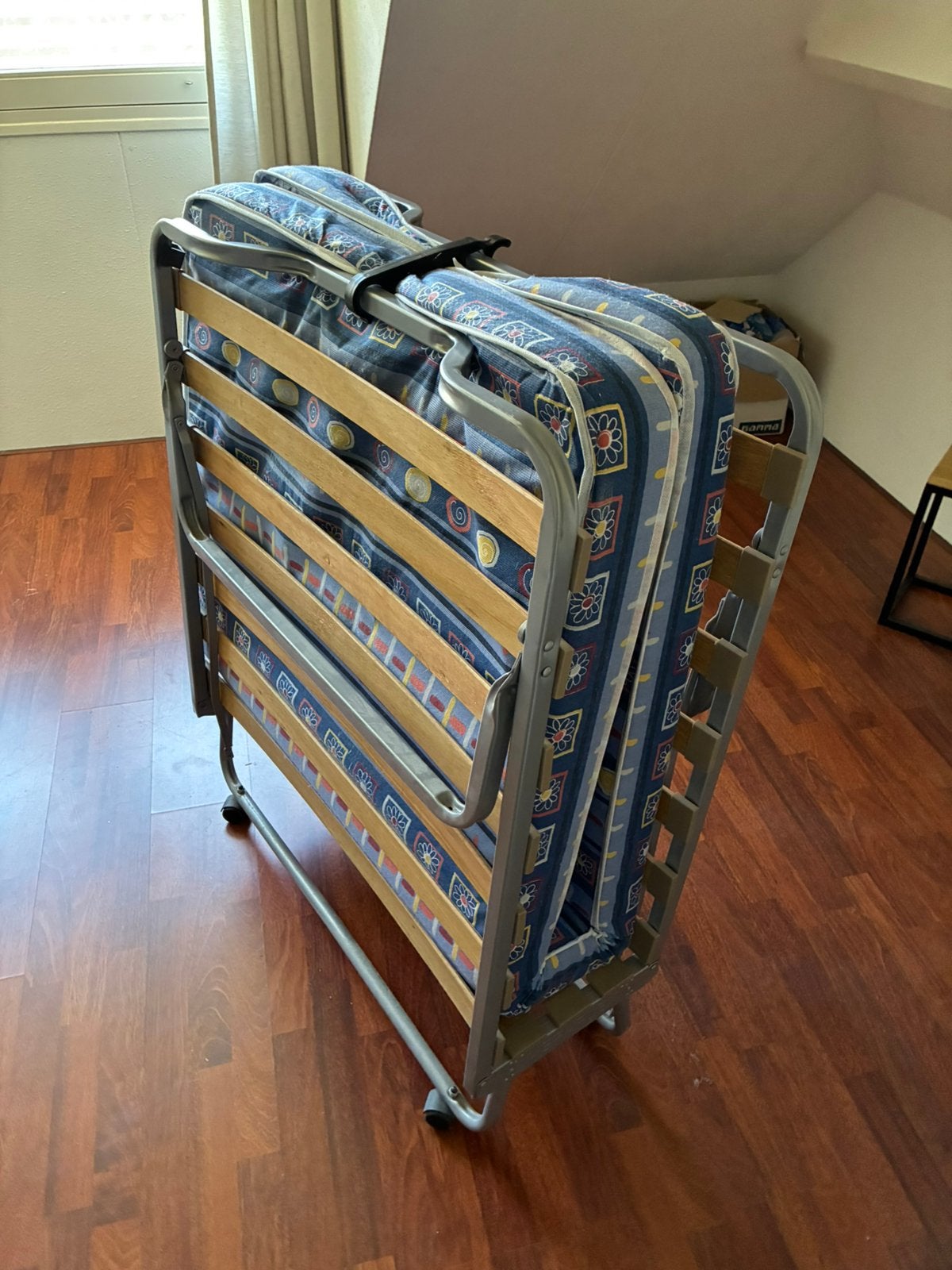 Bed inklapbaar, Ophalen, 90 cm, Zo goed als nieuw, 200 cm