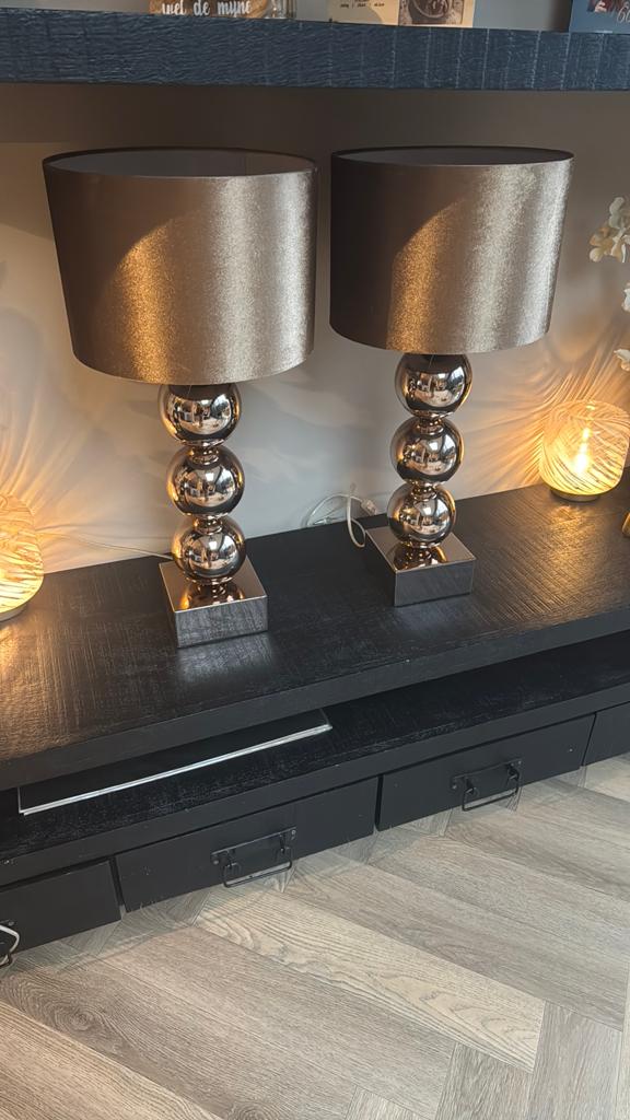 Set van 2 tafellampen bol lampen Eric Kuster met bronzen kap, Ophalen