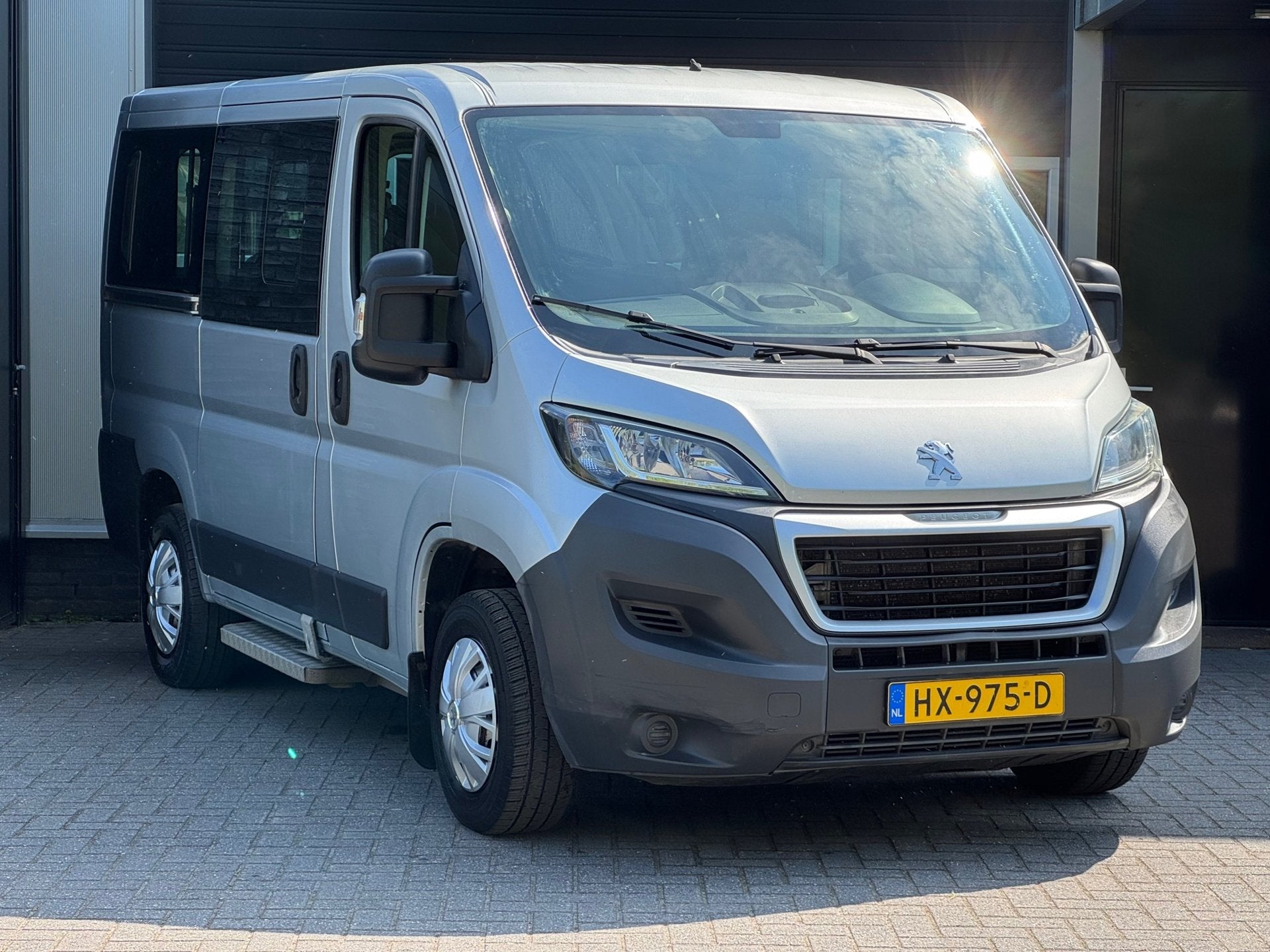 Peugeot Boxer 330 2.0 BlueHDI EURO6 L1H1 9P Airco, Navi, NAP, Auto's, Voorwielaandrijving, Gebruikt, Euro 6, 2500 kg