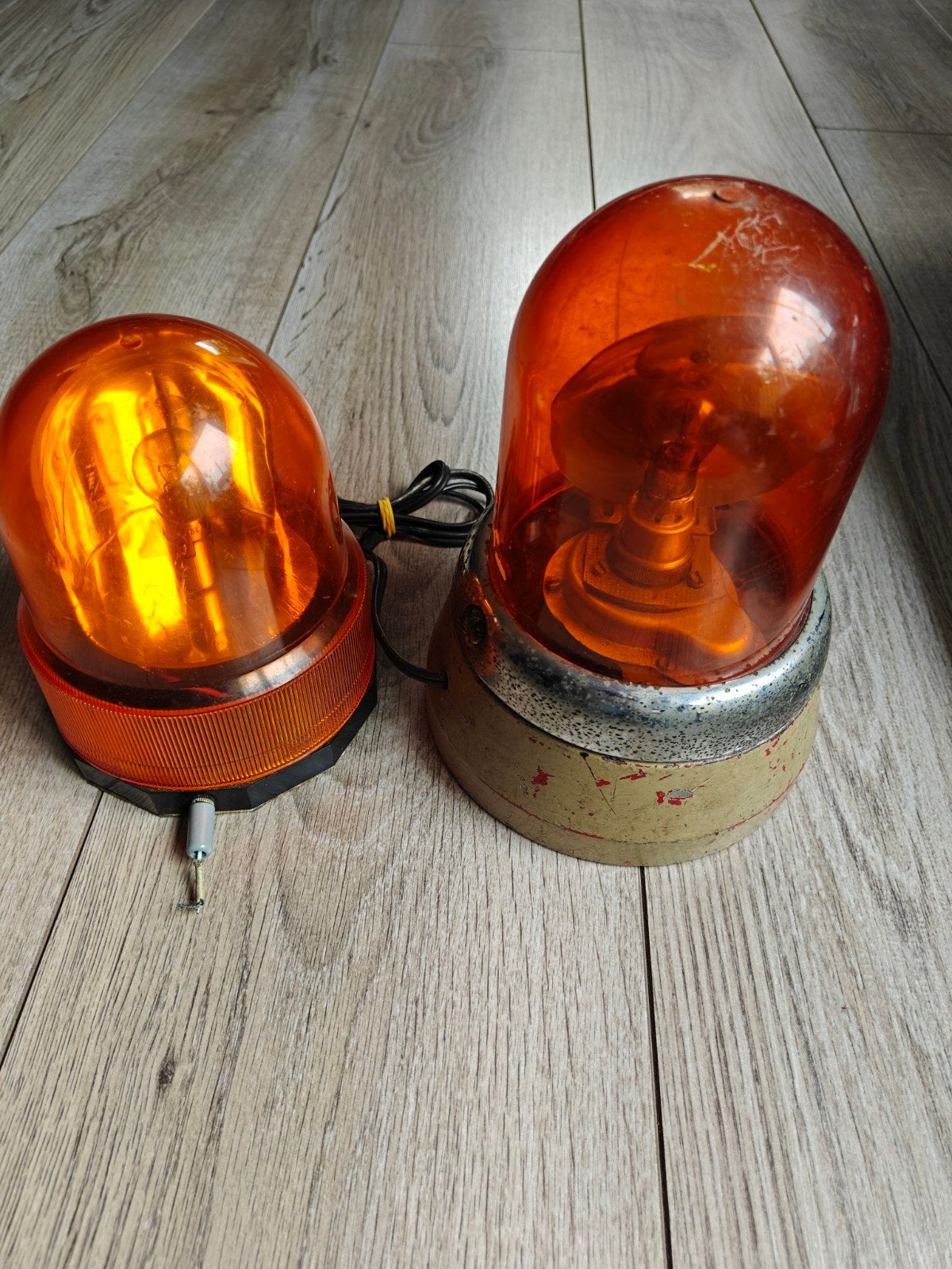 Twee vintage zwaailampen -, Ophalen of Verzenden