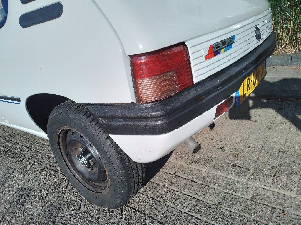 Gezocht bumper-strip Peugeot 205, Gebruikt, Ophalen of Verzenden, Achter, Bumper