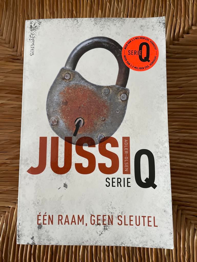 Jussi Adler-Olsen - Serie Q: Een Raam, Geen Sleutel, Ophalen of Verzenden, Zo goed als nieuw