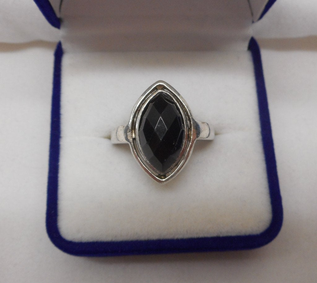 Zilveren ring met zwarte steen maat 18.75 nr.528, 18 tot 19, Verzenden, Zo goed als nieuw, Dame