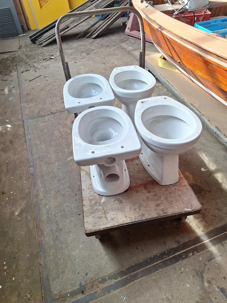 Toiletpot staand geberit, Doe-het-zelf en Verbouw, Sanitair, Ophalen of Verzenden, Nieuw, Toilet