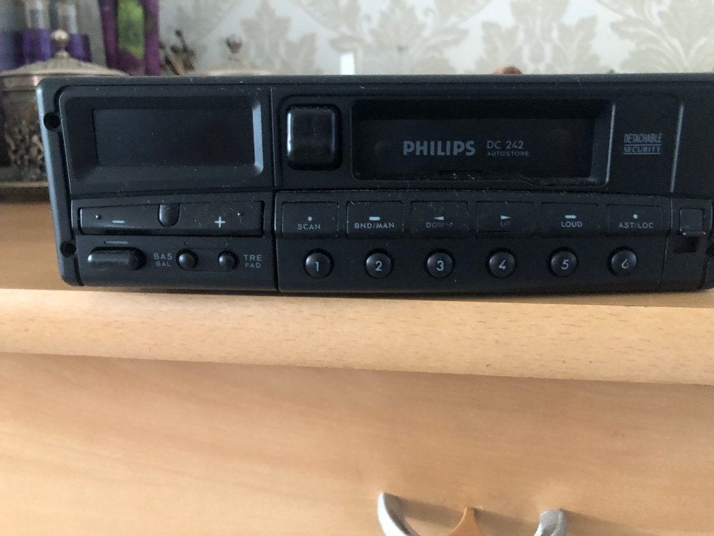 TE KOOP PHILIPS AUTORADIO, Auto diversen, Ophalen of Verzenden, Zo goed als nieuw