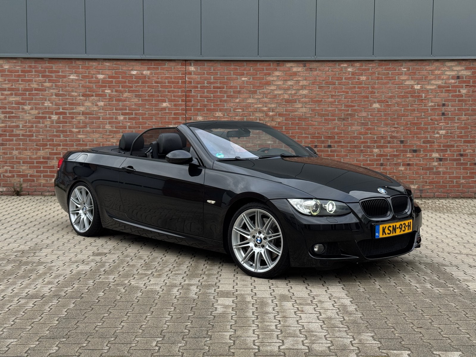 BMW 335i e93 | handgeschakeld | M-pakket OEM (bj 2008), Auto's, Achterwielaandrijving, Cabriolet, 4 stoelen, Zwart