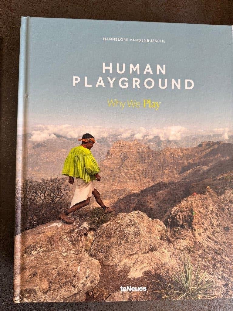 Human Playground, Te neues, Ophalen of Verzenden, Zo goed als nieuw, Overige onderwerpen