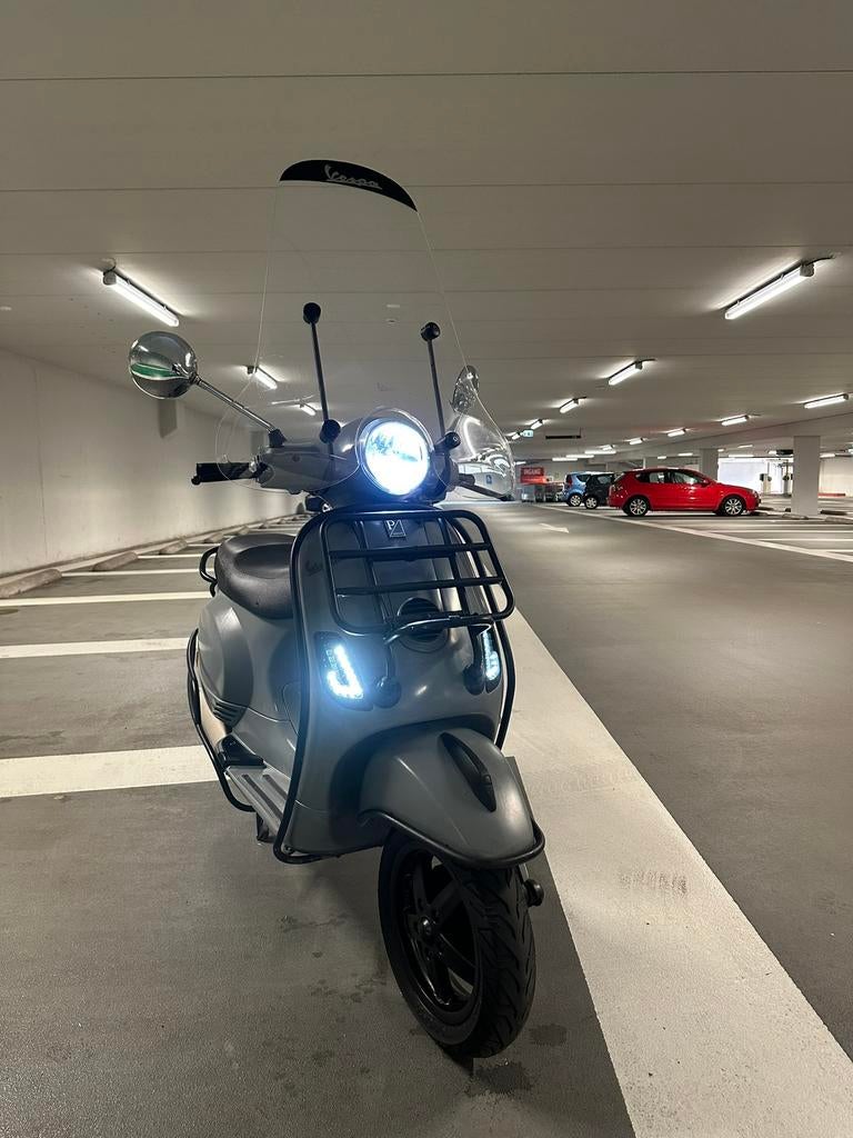Piaggio Vespa, Fietsen en Brommers, Scooters | Vespa, Ophalen, Maximaal 45 km/u, Zo goed als nieuw, Benzine