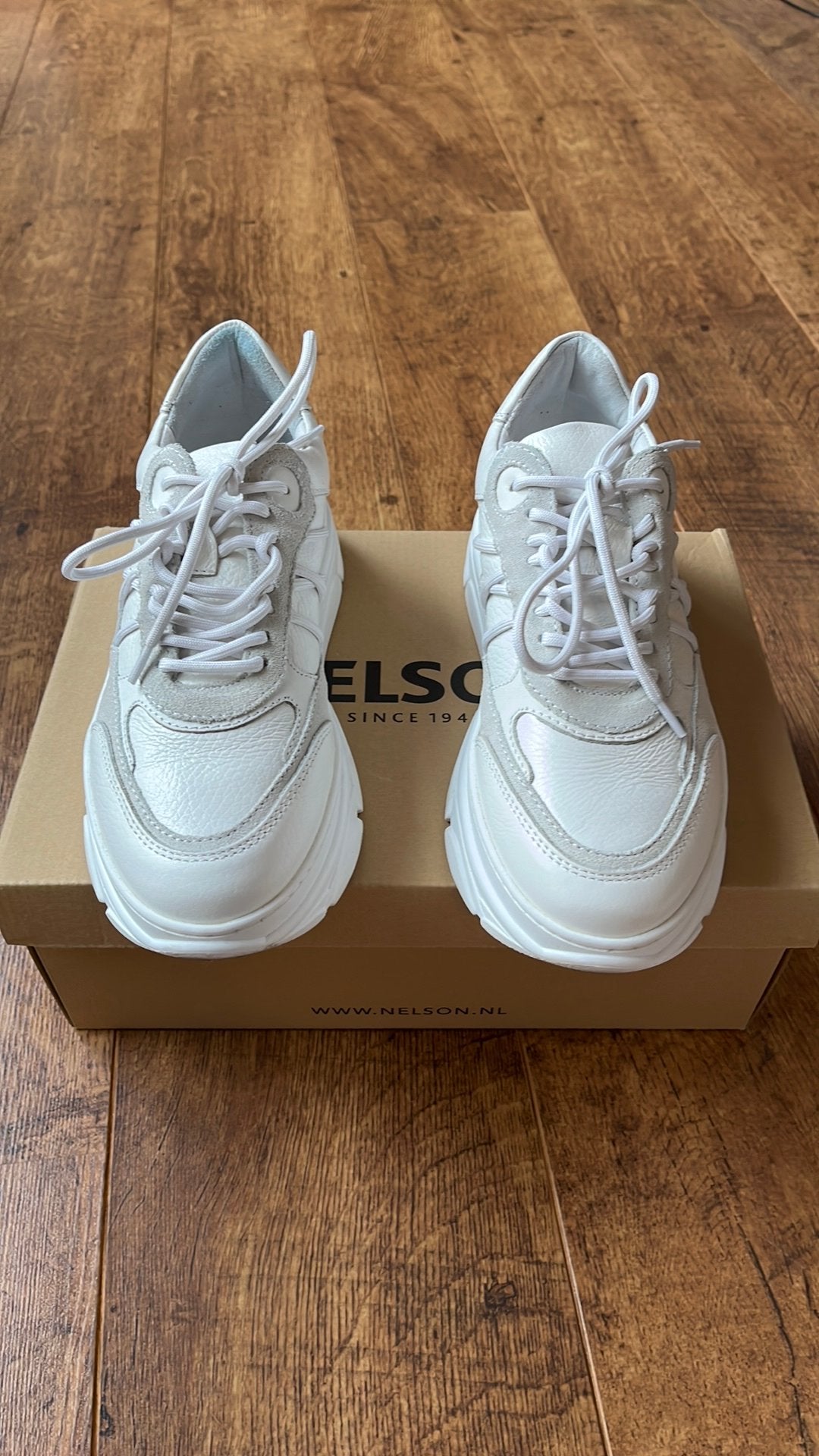 Sneakers Nelson, Ophalen of Verzenden, Zo goed als nieuw, Wit, Sneakers of Gympen