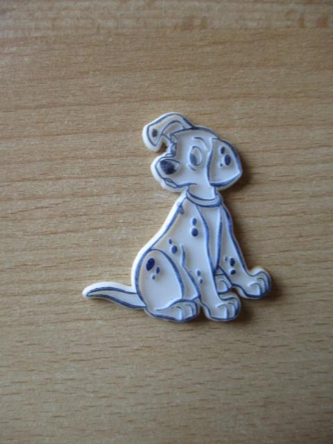 Disney 101 Dalmatiers kunststof plaatje  5cm  zittende pup, Ophalen of Verzenden, Overige figuren, Gebruikt, Beeldje of Figuurtje