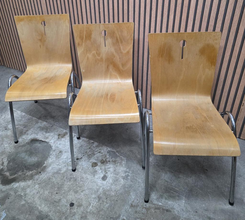 69 x kantine stoelen vergaderstoelen hout horeca bistro zaal, Huis en Inrichting, Stoelen, Zwart, Ophalen of Verzenden, Zo goed als nieuw
