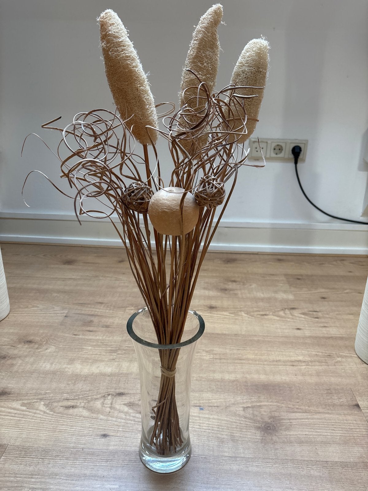 Decoratieve vaas met droogbloemen en natuurlijke elementen, Ophalen, Gebruikt, Inclusief droogbloemen, Meerkleurig