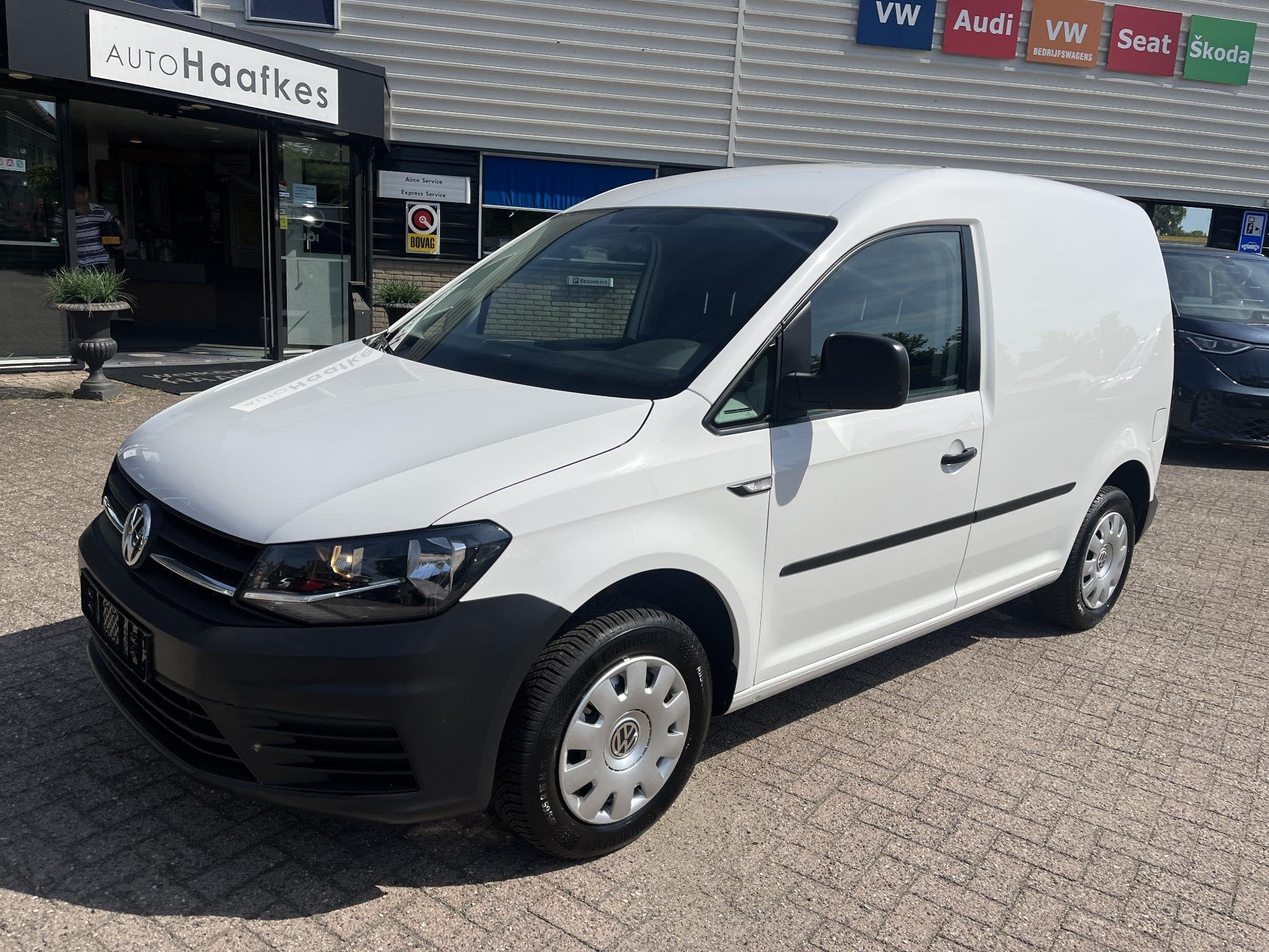 Volkswagen Caddy 1.2 TSI L1H1 BMT Easyline trekhaak, btw ver, Auto's, Voorwielaandrijving, Dealer onderhouden, Stof, Gebruikt