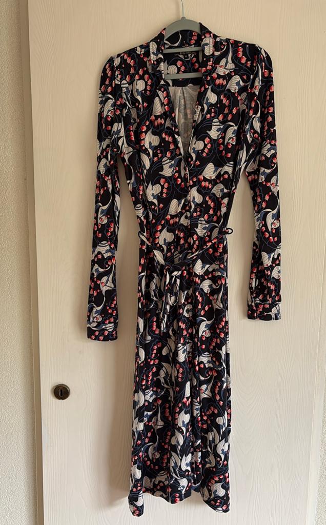 King Louie maat M / sheeva dress - stretch en doorknoop, Maat 38/40 (M), Overige kleuren, Ophalen of Verzenden, Zo goed als nieuw