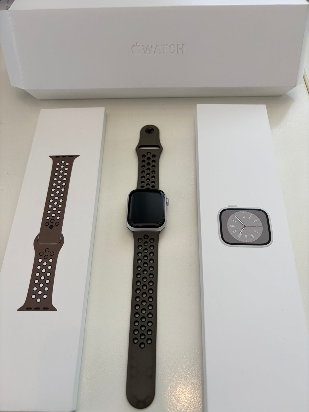 Apple Watch Series 8. 45 mm GPS + Cellular met doos en lader, Zwart, IOS, Ophalen of Verzenden, Zo goed als nieuw