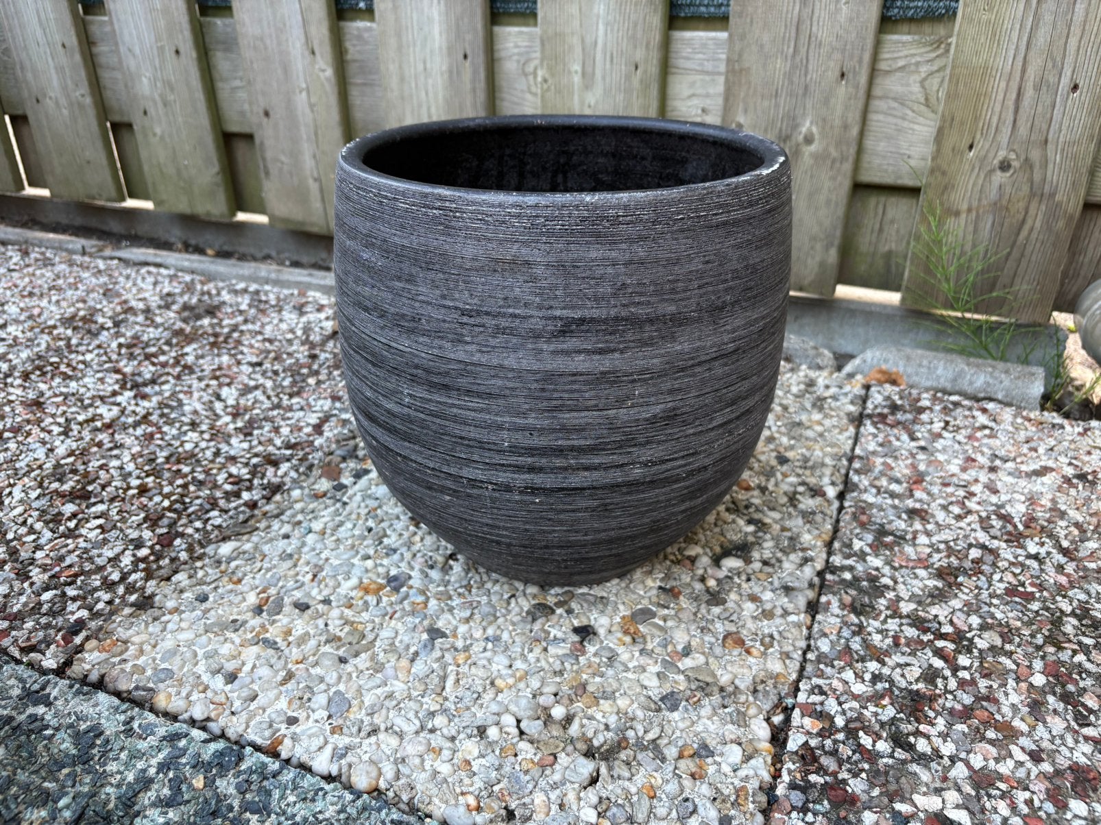 Mica handgemaakte bloempot donker antraciet, Tuin en Terras, Ophalen, Rond, Zo goed als nieuw, Aardewerk