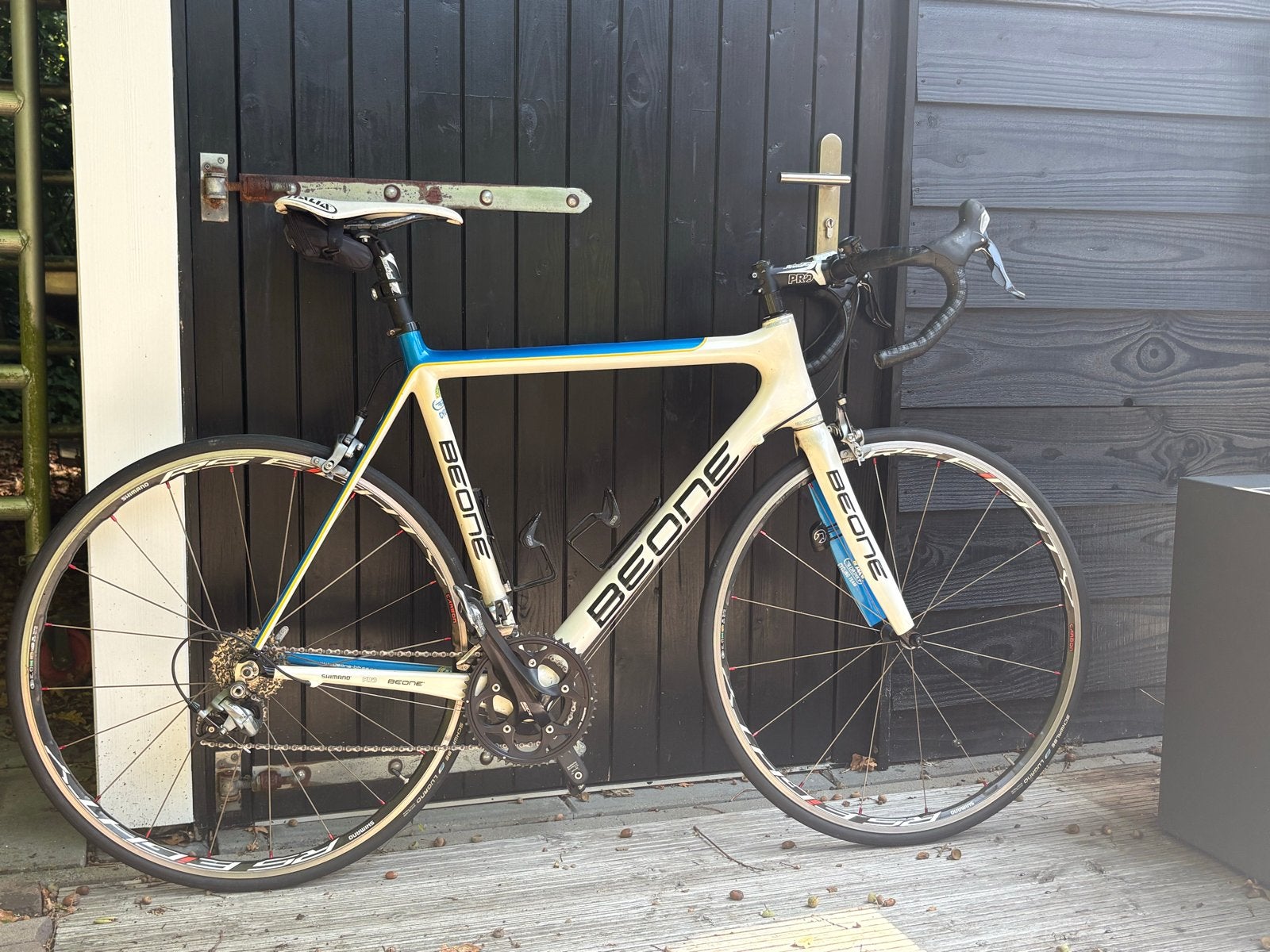 BeOne Pearle T700 Serie Carbon Racefiets - Blauw/Goud Accent, 28 inch, Gebruikt, Carbon, Meer dan 20 versnellingen