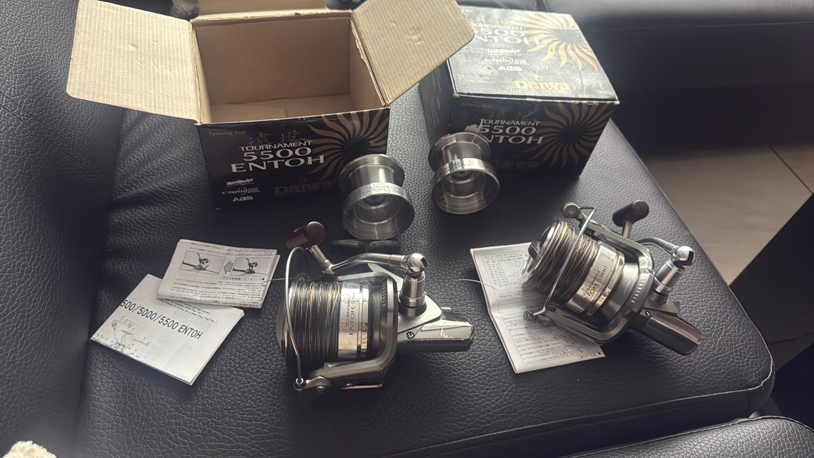 2 Daiwa Tournament Entoh 5500 inc dozen en reserve spoelen, Ophalen of Verzenden, Gebruikt