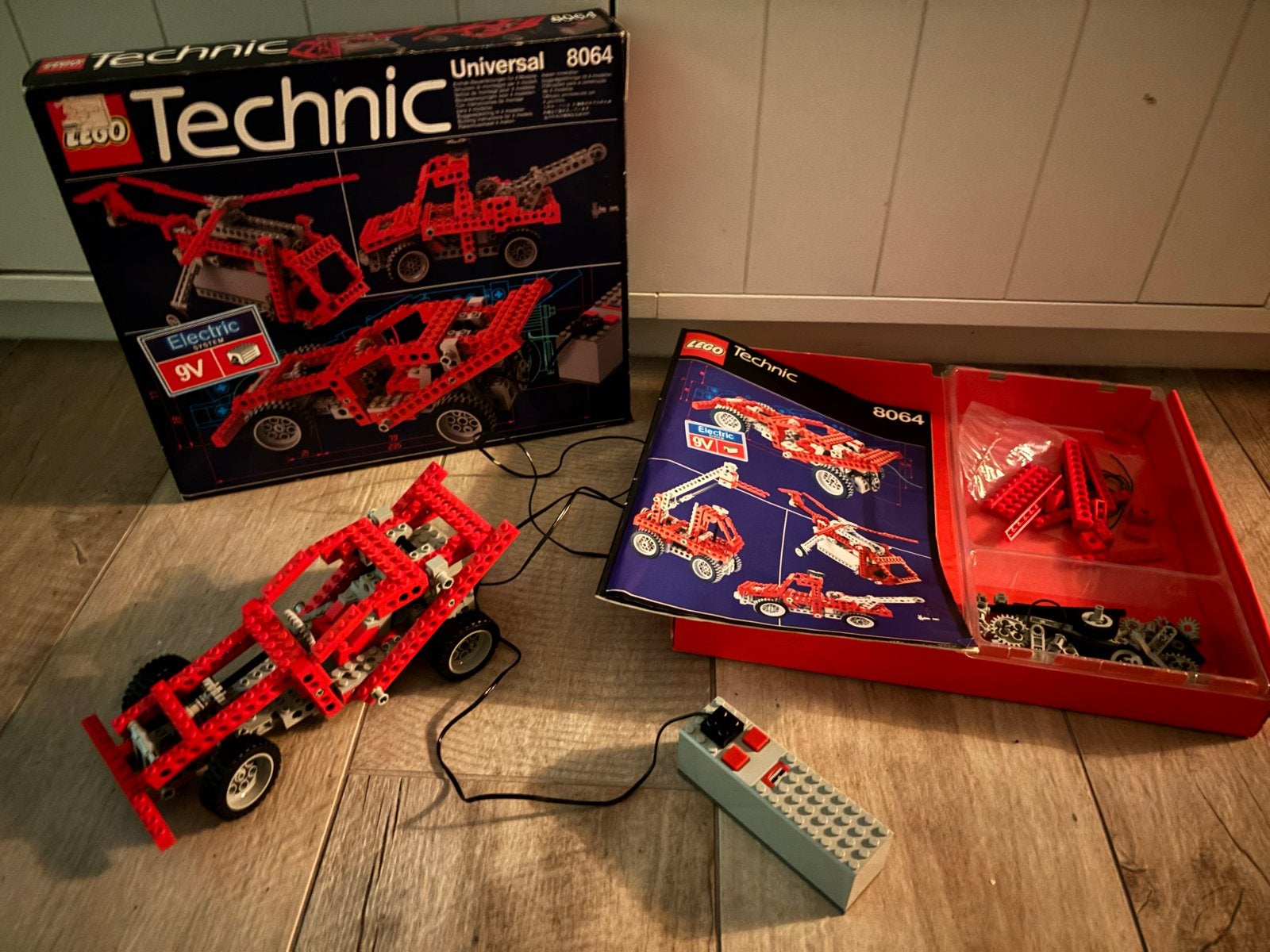 LEGO Technic Universal 8064 met 9V motor en afstandsbedienin, Ophalen of Verzenden, Gebruikt, Overige merken