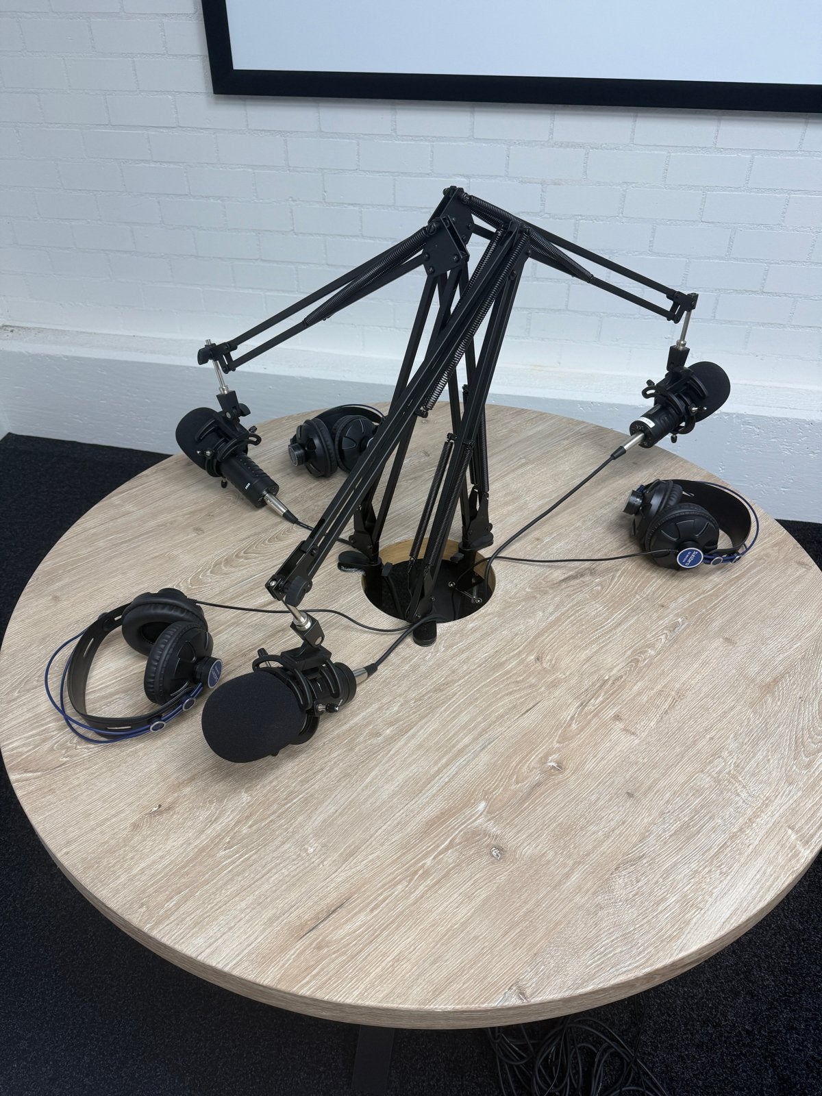 BIEDEN: Podcast set voor 4 personen (incl/excl tafel), Ophalen