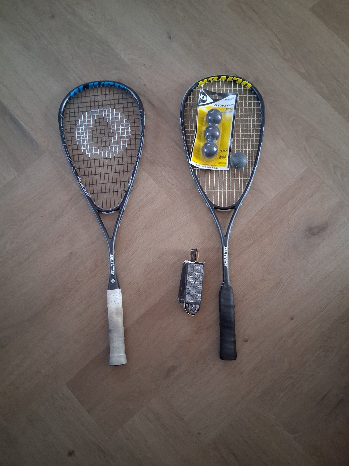 Squash set: 2 rackets, ballen en grip, Sport en Fitness, Squash, Ophalen of Verzenden, Gebruikt, Racket