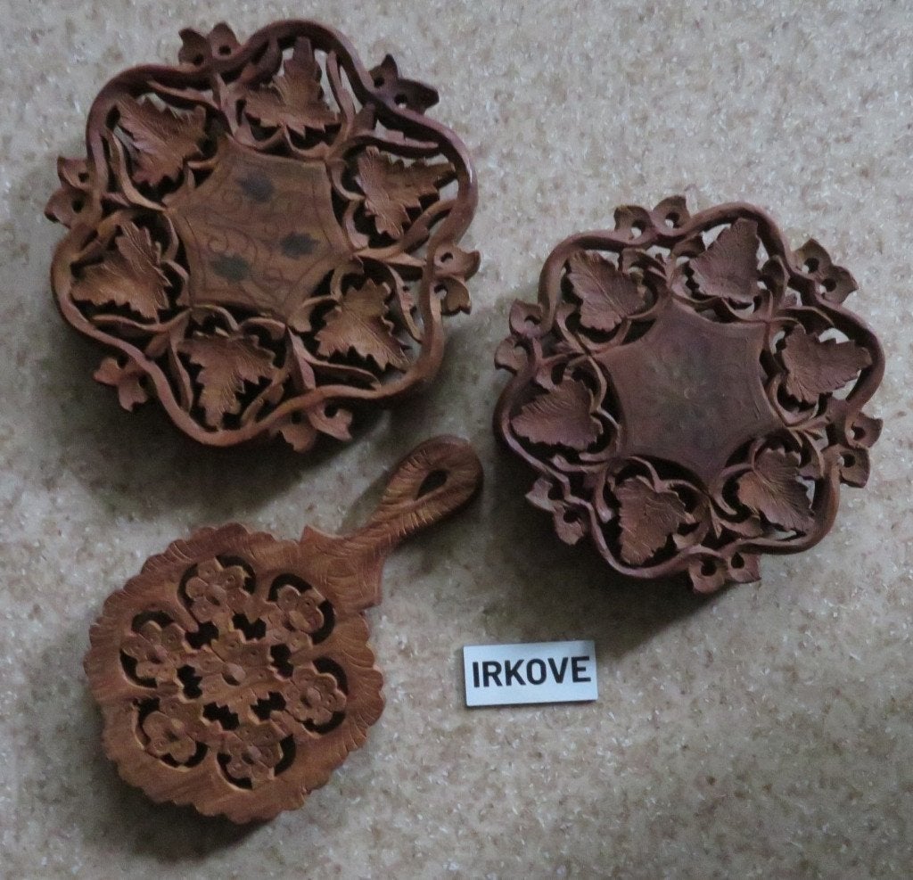 5 HOUTEN PANNEN ONDERZETTERS * India *, Verzenden