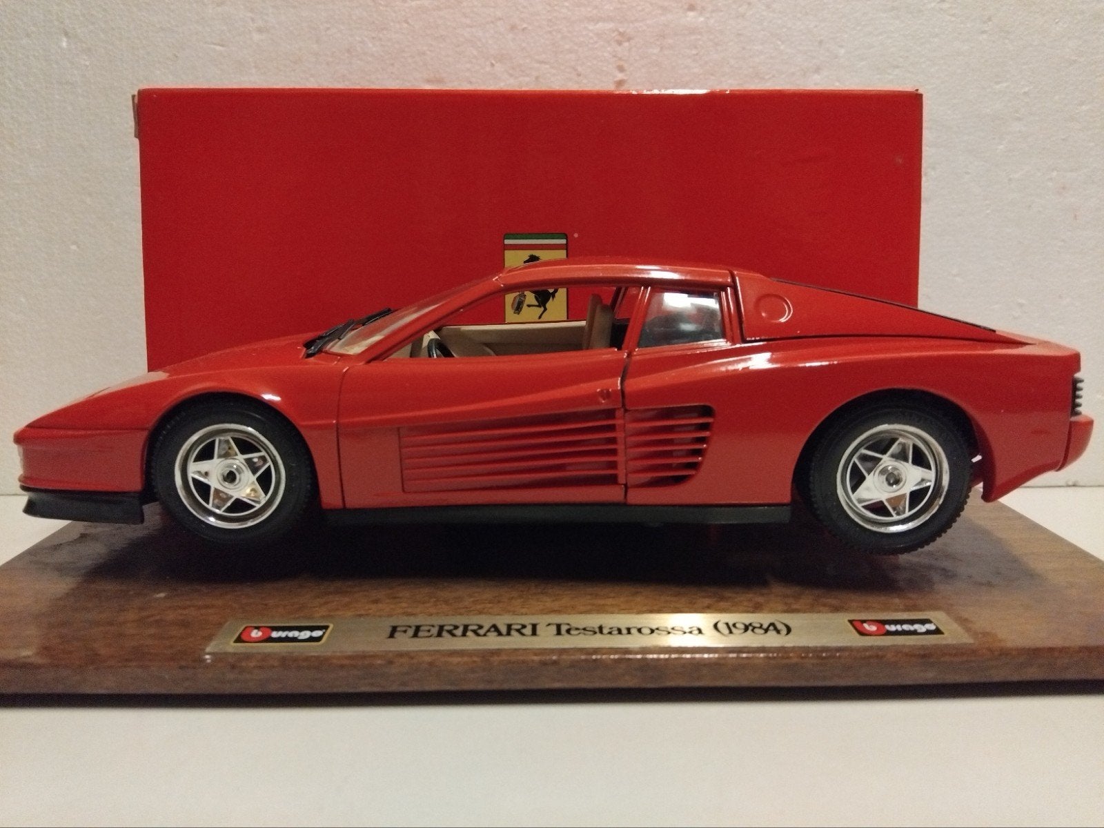 Ferrari Testarossa rood special plateau Bburago 1:18 KRD, Ophalen of Verzenden, Zo goed als nieuw, Auto, Overige merken