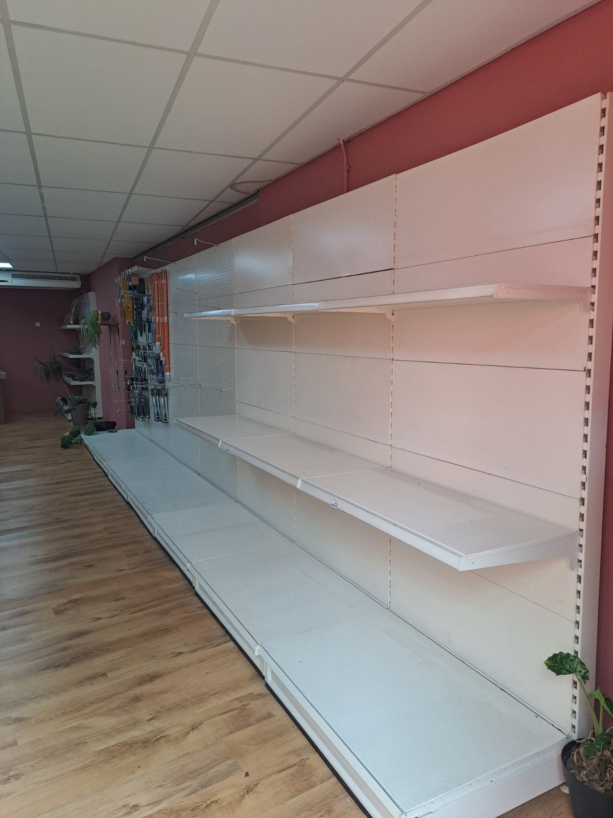 Wandstelling voor winkel of magazijn 11 mtr, Ophalen, Gebruikt