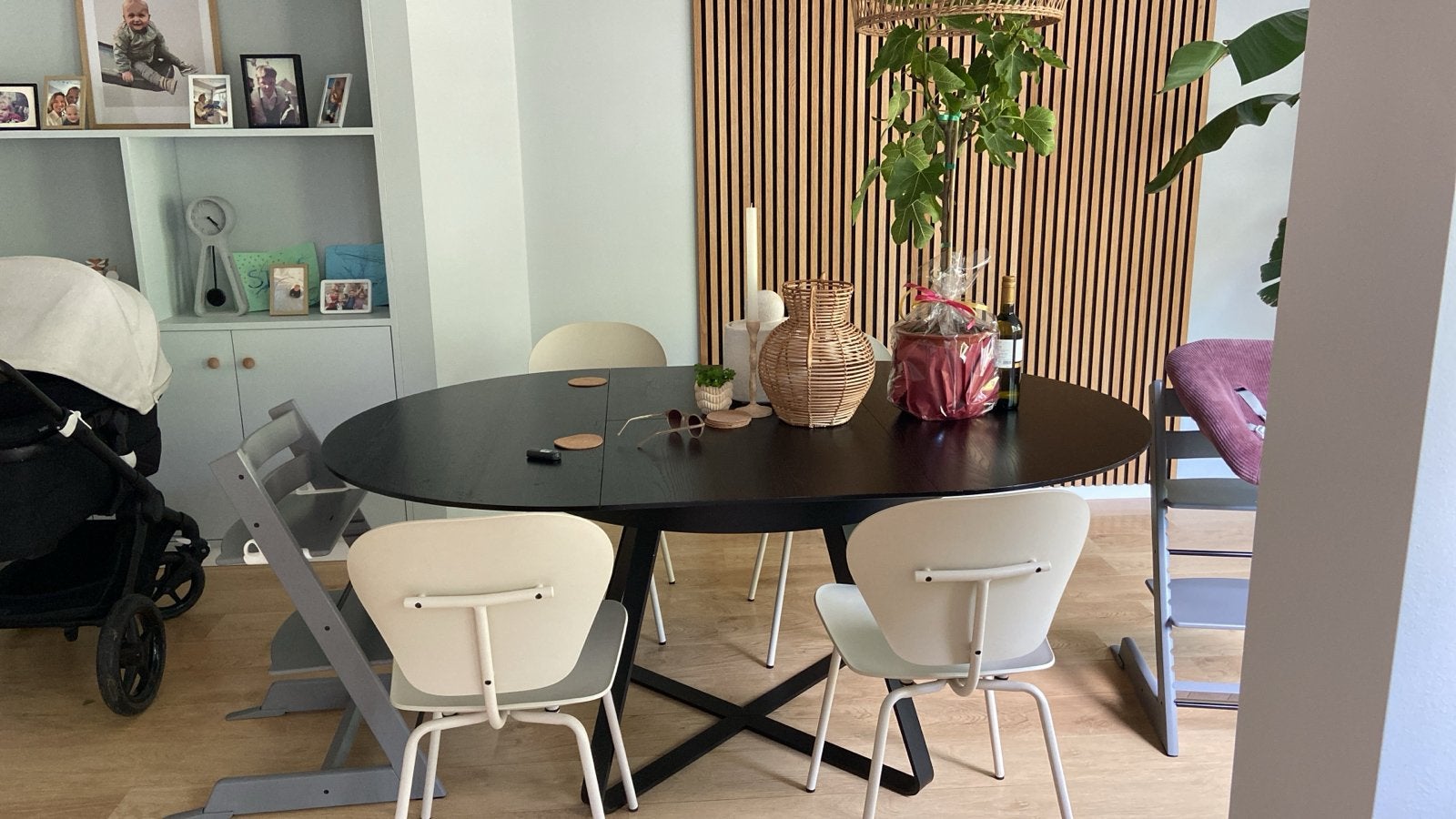 Moderne uitschuifbare eettafel - Zwart, Huis en Inrichting, Tafels | Eettafels, Ophalen, Gebruikt, 100 tot 150 cm, Vijf personen of meer
