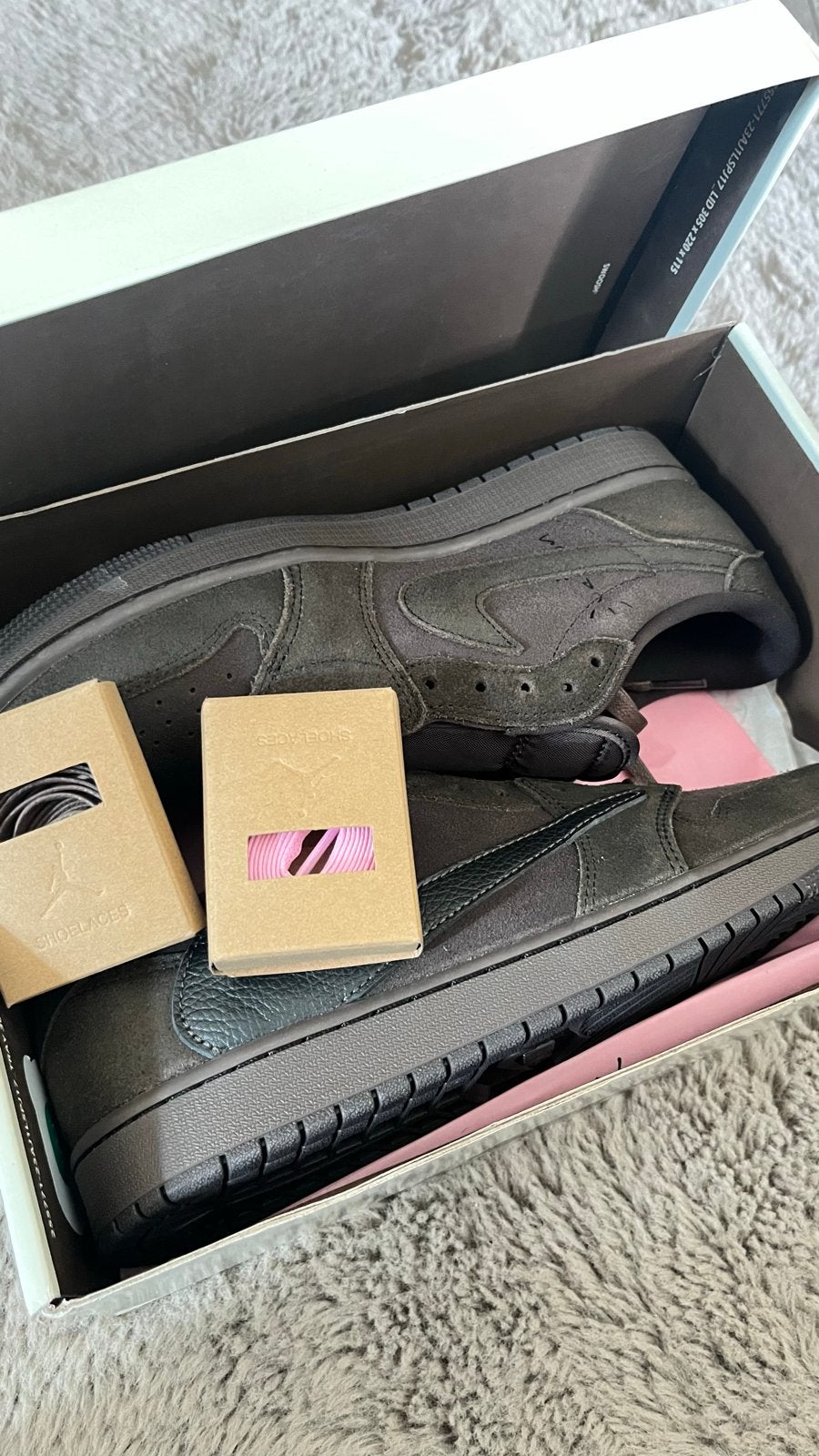 Travis Scott Velvet Brown Jordan 1 Low - Maat 43, Bruin, Nieuw, Ophalen of Verzenden, Sneakers of Gympen