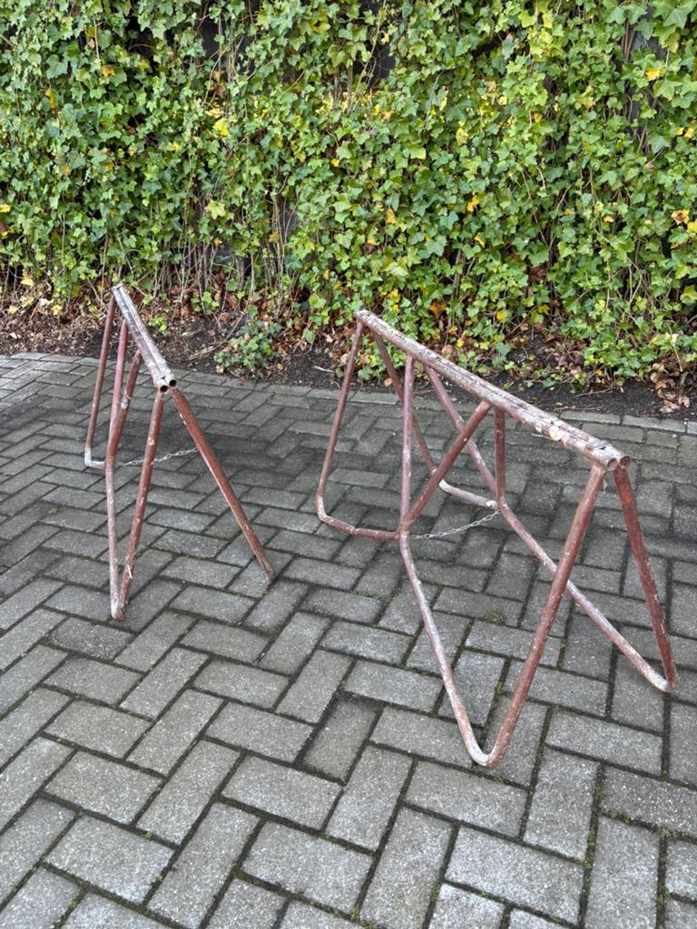 2 stalen schragen 60 cm hoog 110 cm breed, Ophalen, Zo goed als nieuw, Overige typen, Minder dan 2 meter