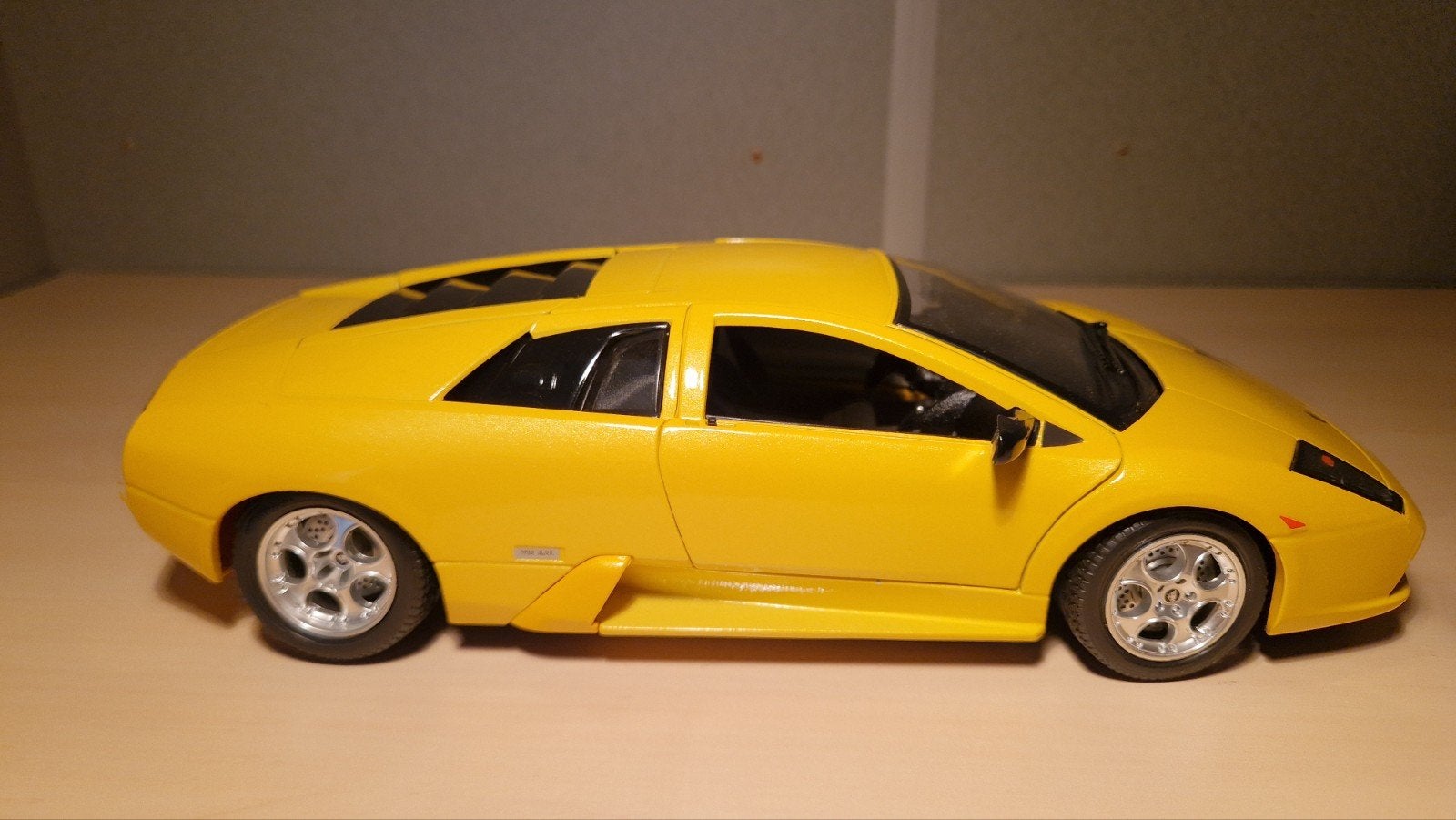 Bburago Lamborghini Murciélago 1:18 Geel Modelauto, Ophalen of Verzenden, Zo goed als nieuw, Auto, Bburago
