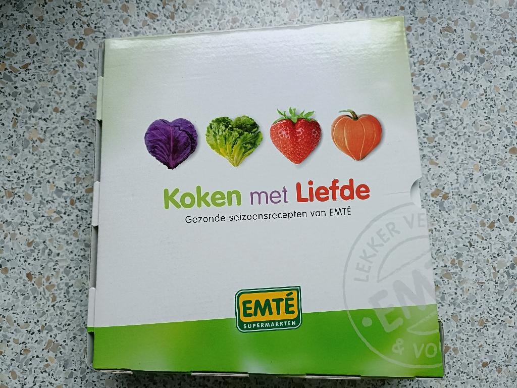 Een 4 boeken-Box van "Koken met Liefde", 240 recepten., EMTÉ supermarkten., Nieuw, Ophalen of Verzenden, Hoofdgerechten