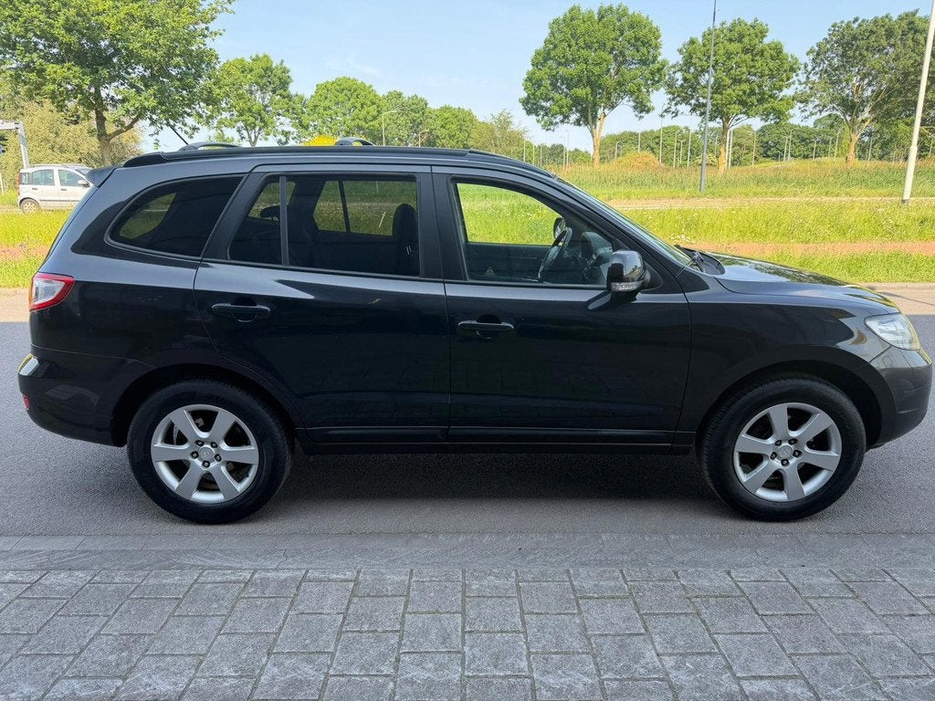 Hyundai Santa Fe 2.7i V6 Dynamic Black Premium, Auto's, Hyundai, Voorwielaandrijving, Santa Fe, Gebruikt, 2000 kg