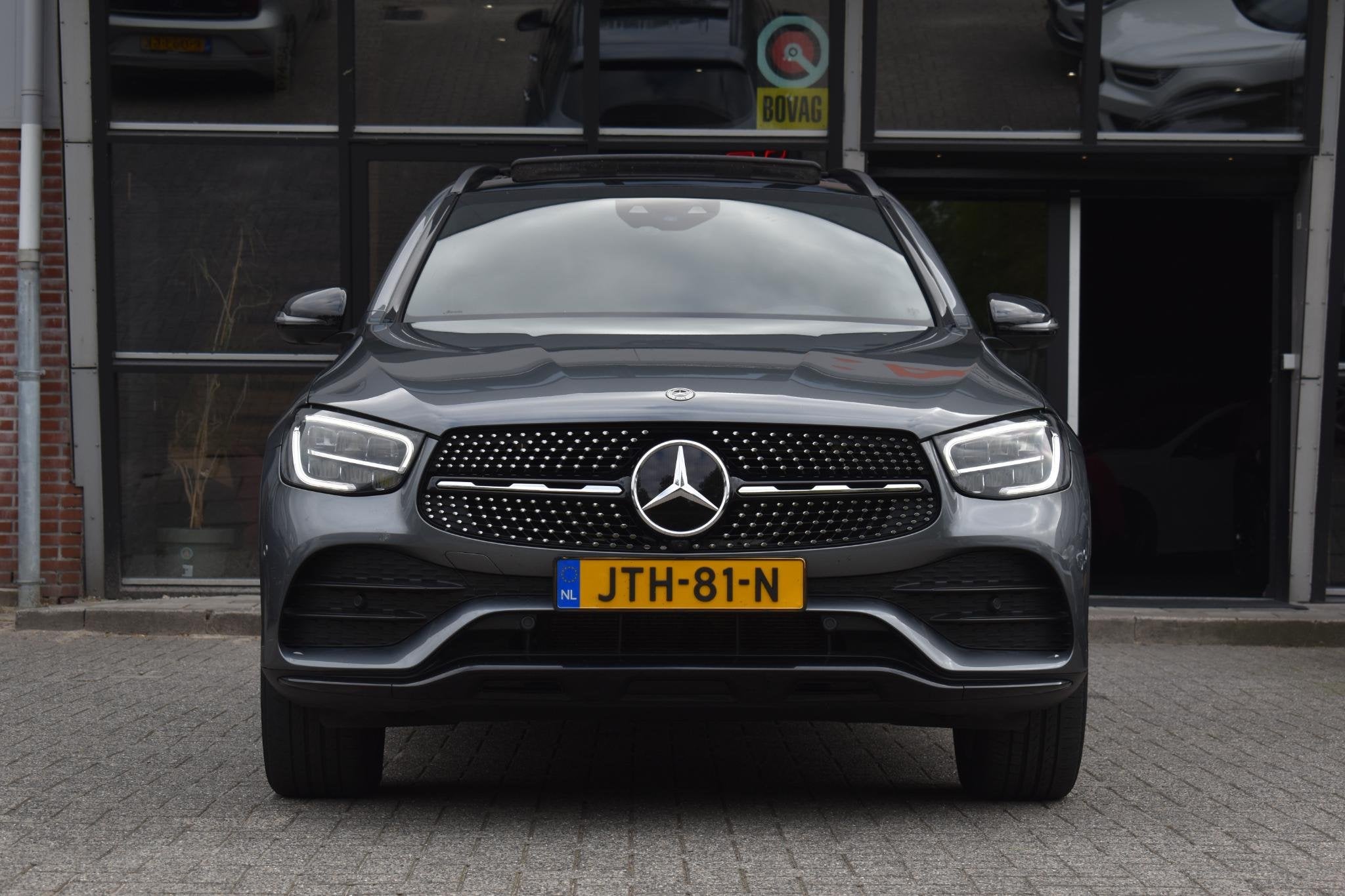 Mercedes-Benz GLC-klasse 300de 4MATIC AMG Pano HUD 360C Mass, Auto's, Automaat, Dealer onderhouden, 14 kWh, Gebruikt