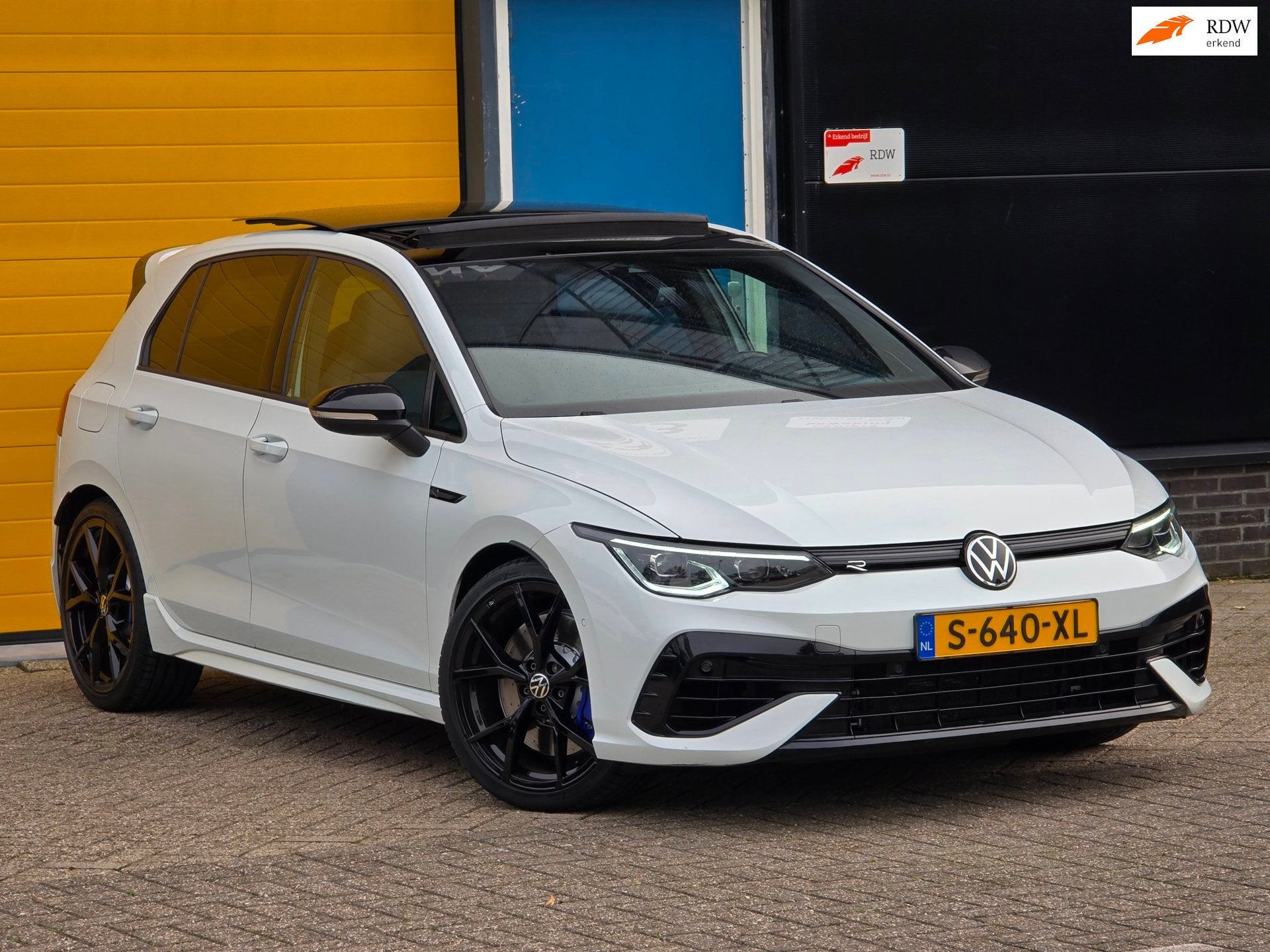 Volkswagen Golf 2.0 TSI R 4Motion / 320 Pk / AKRAPOVIC / Cam, Verwarmde buitenspiegels, Gebruikt, Euro 6, 4 cilinders