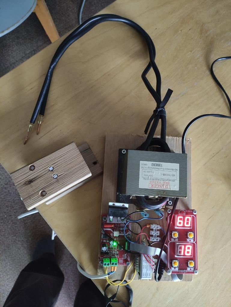 Zelfgemaakte puntlasmachine - DIY project, Doe-het-zelf en Verbouw, Ophalen, Gebruikt, Minder dan 150 ampère, Overige typen