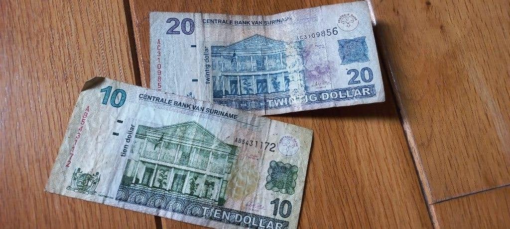 Biljetten 10 en 20 Surinaamse Dollar uit 2004, Ophalen of Verzenden, Midden-Amerika, Los biljet