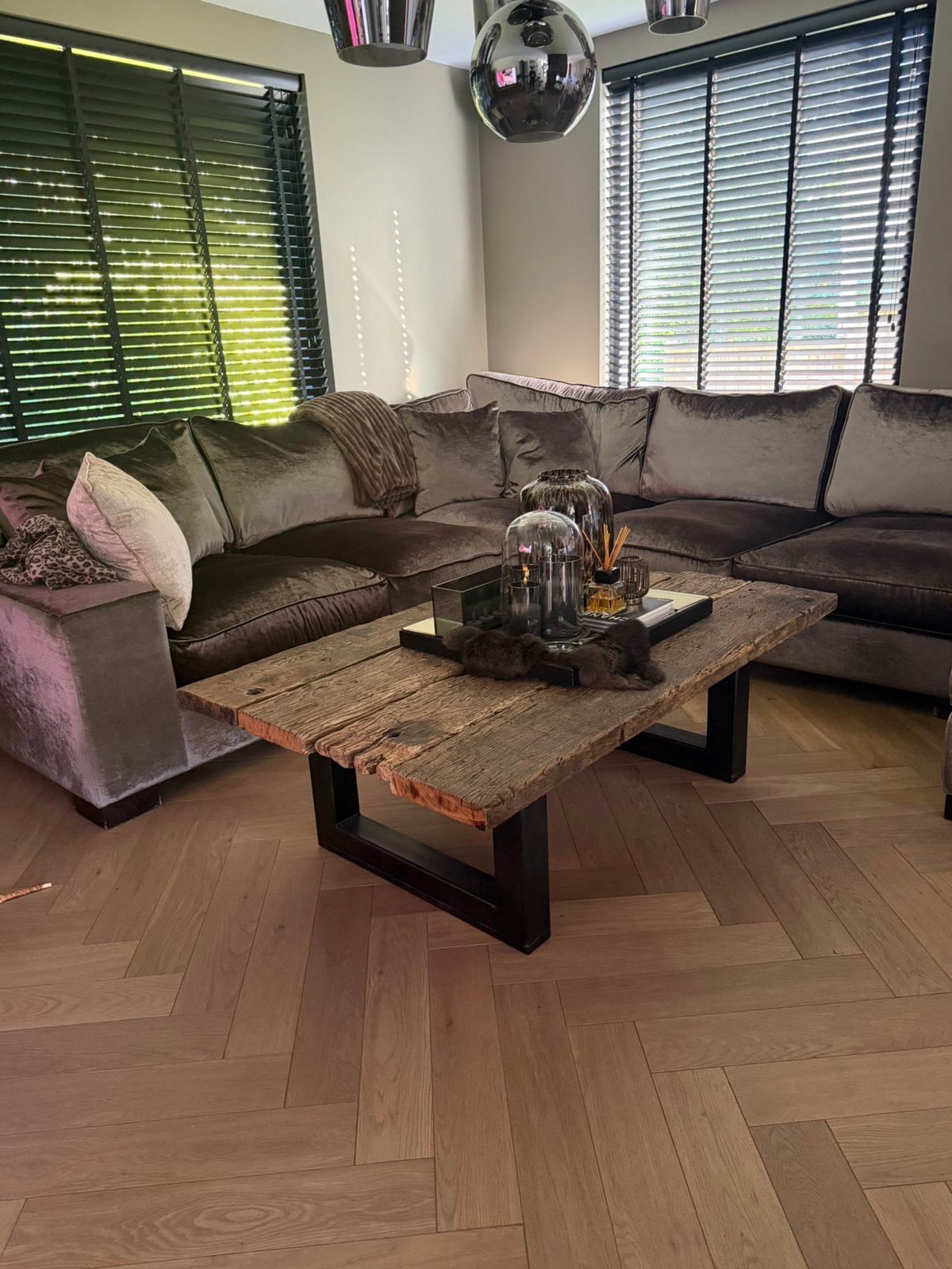 Zware houten salontafel met stalen poten, Ophalen, 100 tot 150 cm, L, Zo goed als nieuw