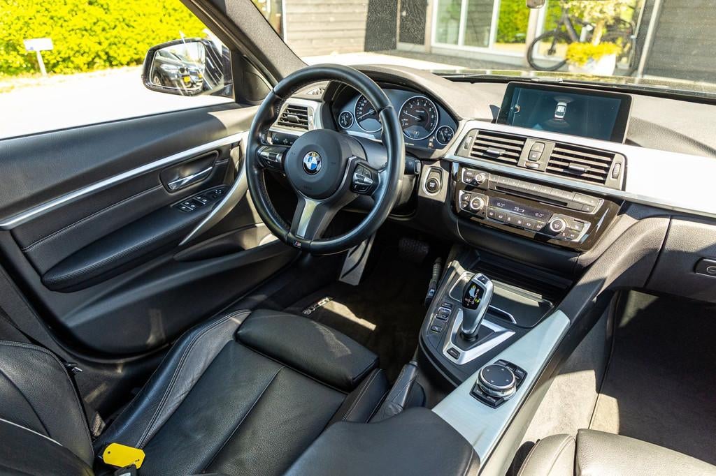 BMW 3-serie 330e High Executive I M-pakket I Leder I 19 inch, Automaat, 1998 cc, Achterwielaandrijving, Gebruikt