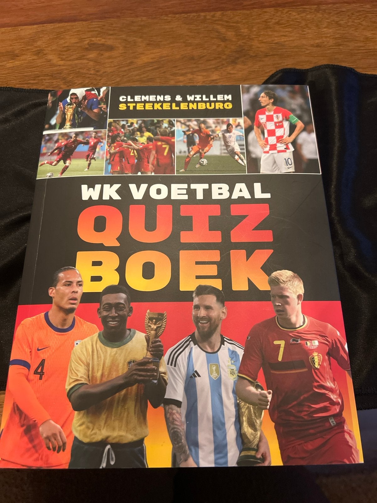 WK Voetbal Quizboek - Clemens & Willem Steekelenburg, Ophalen of Verzenden, Zo goed als nieuw, Overige sporten