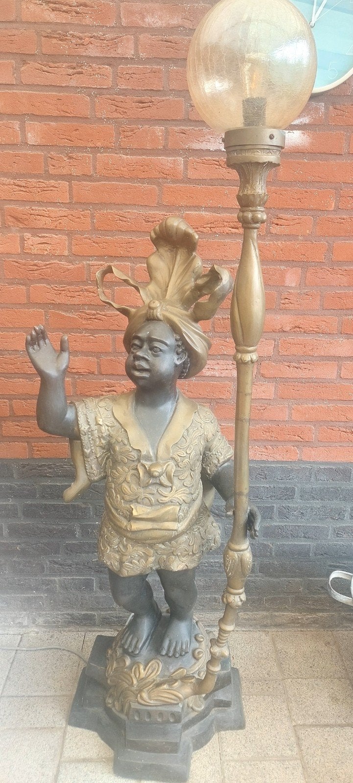 Antieke bronzen lamp met beeld van jongen, Ophalen