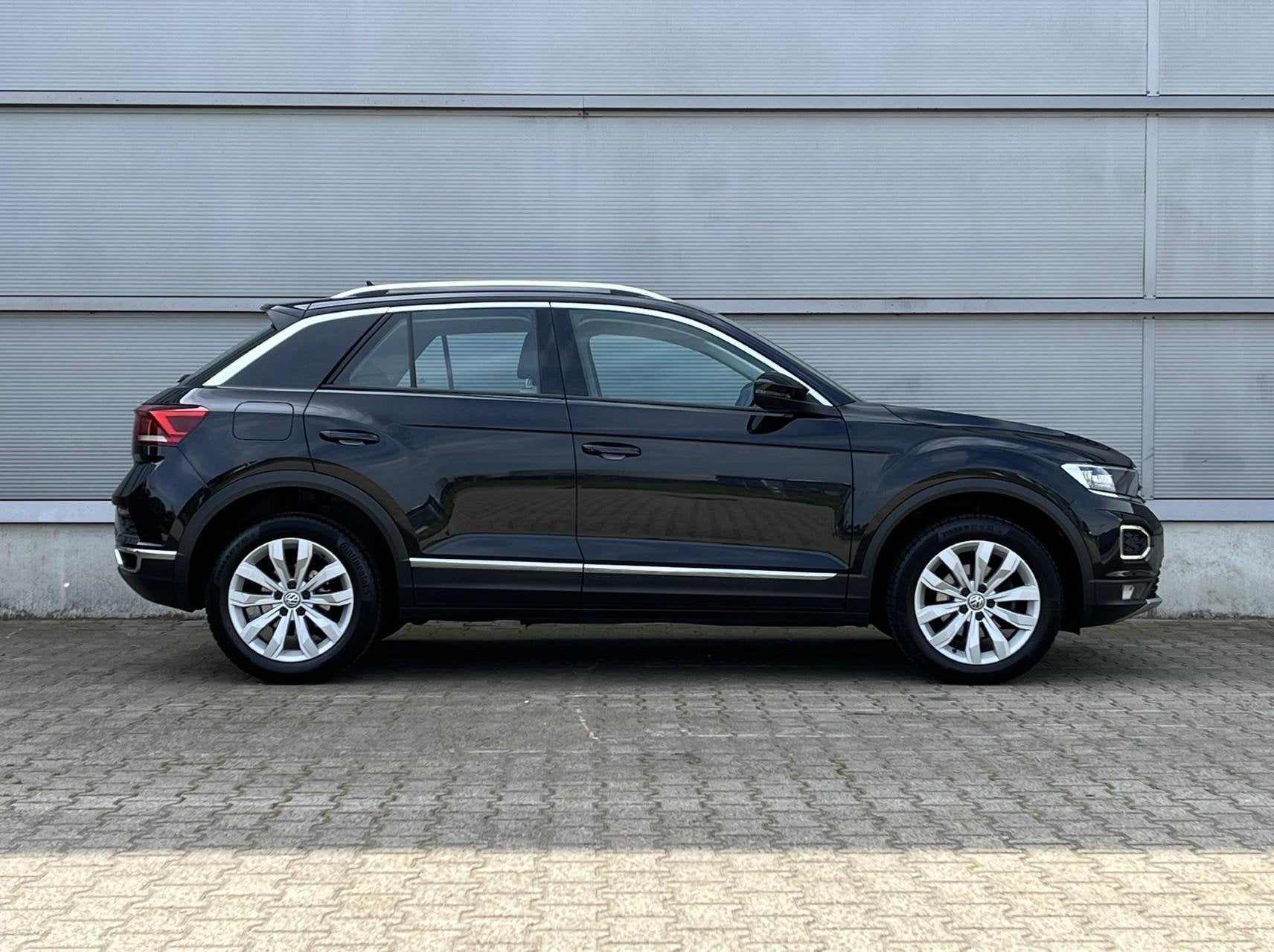 Volkswagen T-Roc 1.5 TSI 150pk DSG Sport | Navigatie | LED M, Auto's, Volkswagen, 12 maanden, Stof, 4 cilinders, Zwart